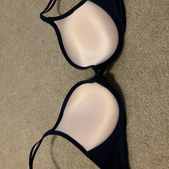 Victoria’s Secret bundle. Size 32C - Picture 7 of 9